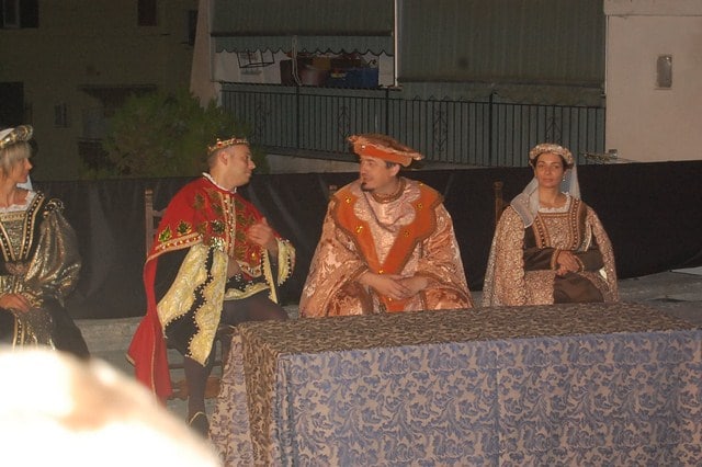 VENTIMIGLIA-Prima delle due serate clou dell'Agosto Medievale a Ventimiglia. Il centro storico si riempe di gente, circa 4000 i presenti, i Sestieri della città mettono in campo le loro rappresentazioni&hellip;