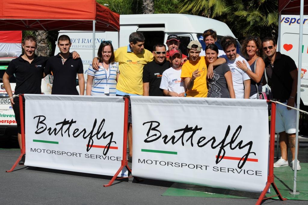 Sport e solidarietà, un binomio che dovrebbe sempre andare di pari passo. Alla vigilia del Rally di Sanremo il team Butterfly Motorsport incontra i ragazzi della Spes Auser. Loghi e&hellip;