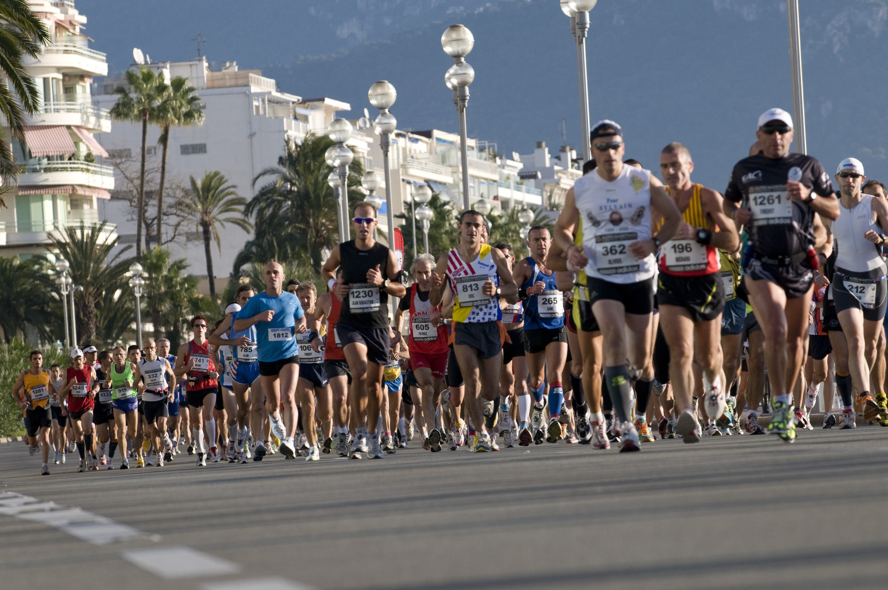 La maratona delle Alpi Marittime: si corre tra Nizza e Cannes il 13 novembre Nella “top five” delle maratone dell’intera Francia, il 13 novembre riparte la competizione atletica in Costa Azzurra con la Marathon des Alpes-Maritimes Nice-Cannes. 42,195 km chilometri, quelli disputati nel quinto…