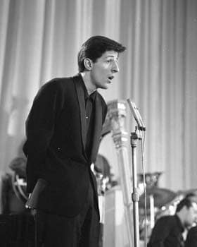 “Facce da Festival” nel foyer del Teatro del Casinò di Sanremo. Apertura della mostra da martedì 4 febbraio alle 16, Foyer Porta Teatro, Casinò di Sanremo.