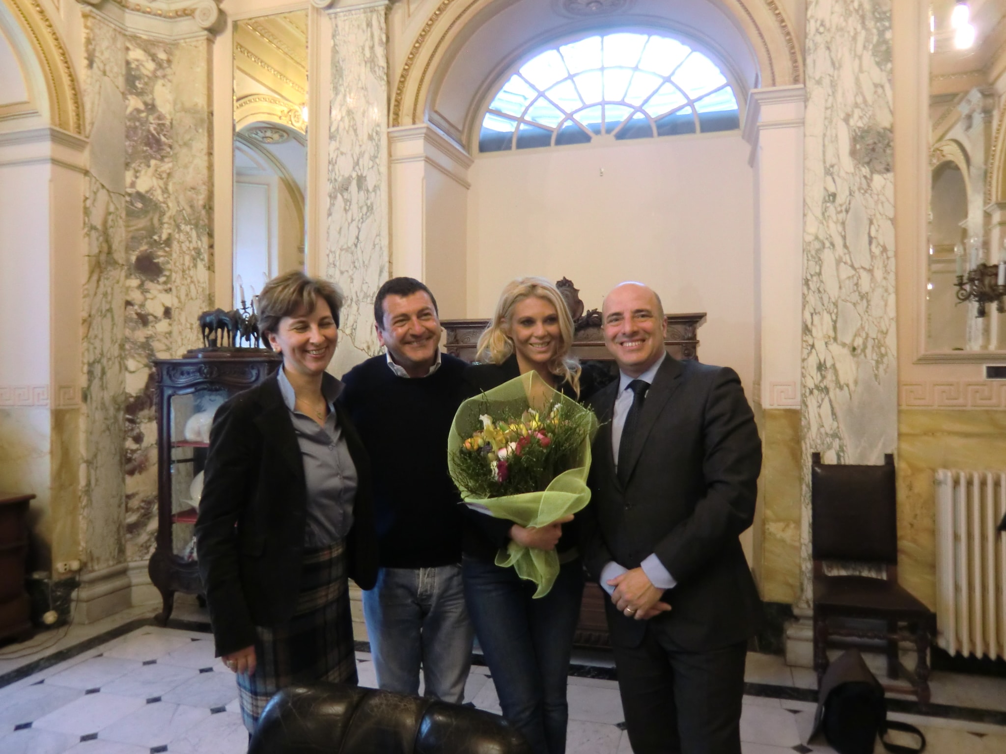 RAI1: SANREMO IN FIORE, DIRETTA PER “LINEA VERDE” Domani Rai1 ritornerà a Sanremo, e lo farà con Linea Verde che trasmetterà – in diretta a partire dalle 12,20 – il tradizionale ‘Corso Fiorito. Eleonora Daniele e Fabrizio Gatta,…