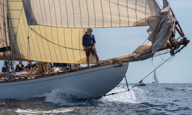 Arriva Tuiga al porto Cala Del Forte di Ventimiglia