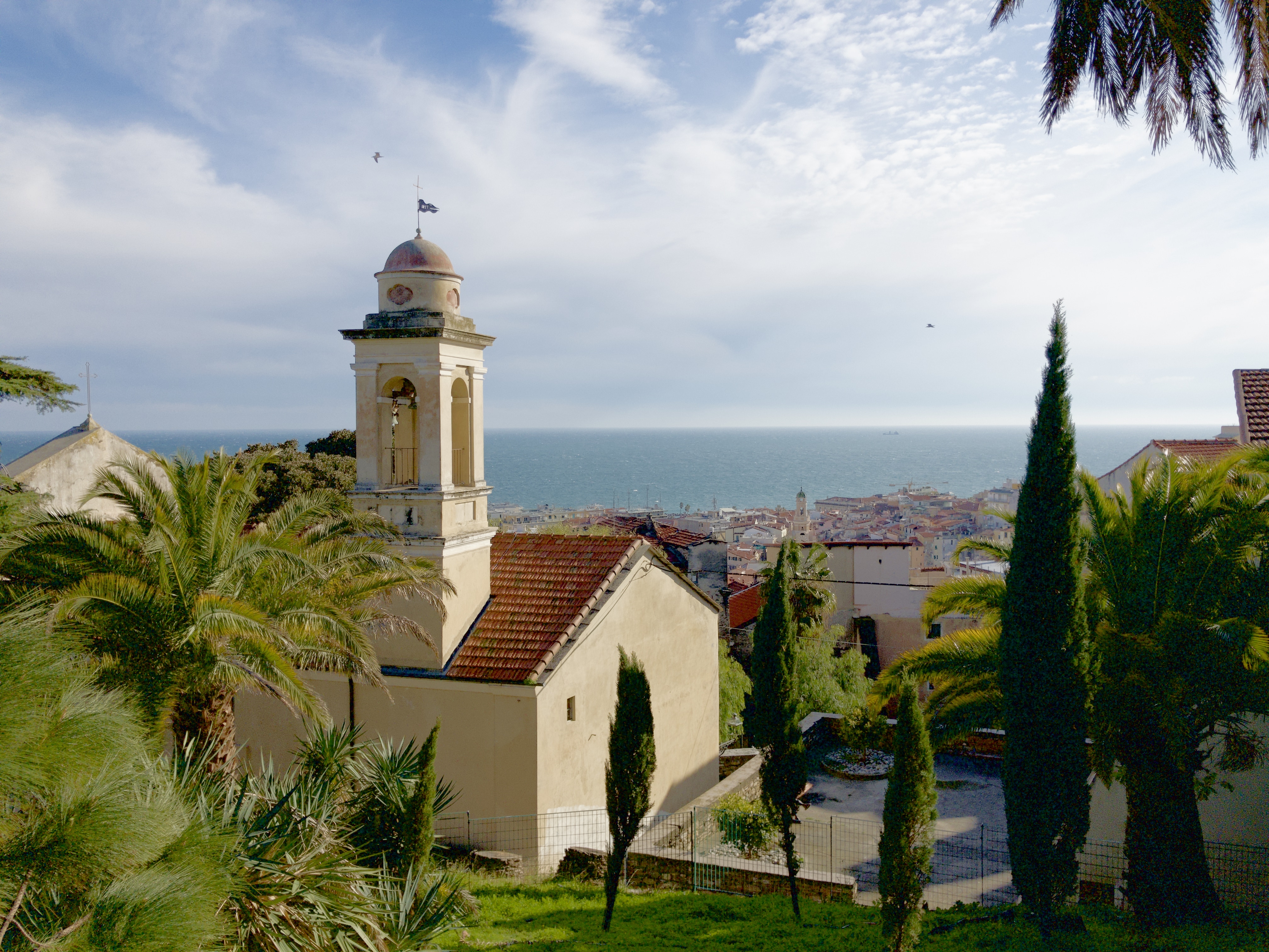 Giardini Regina Elena Il parco si trova alla sommità del settore di centro storico meglio noto come “La Pigna”. Pochi passi e si può salire ancora mediante una scenografica scalinata con selciato in…